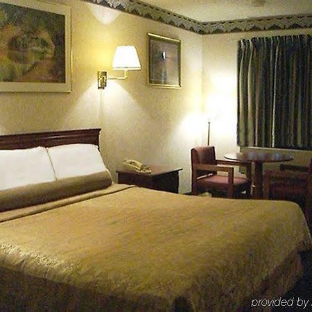 Red Carpet Inn ويليامزتاون الغرفة الصورة
